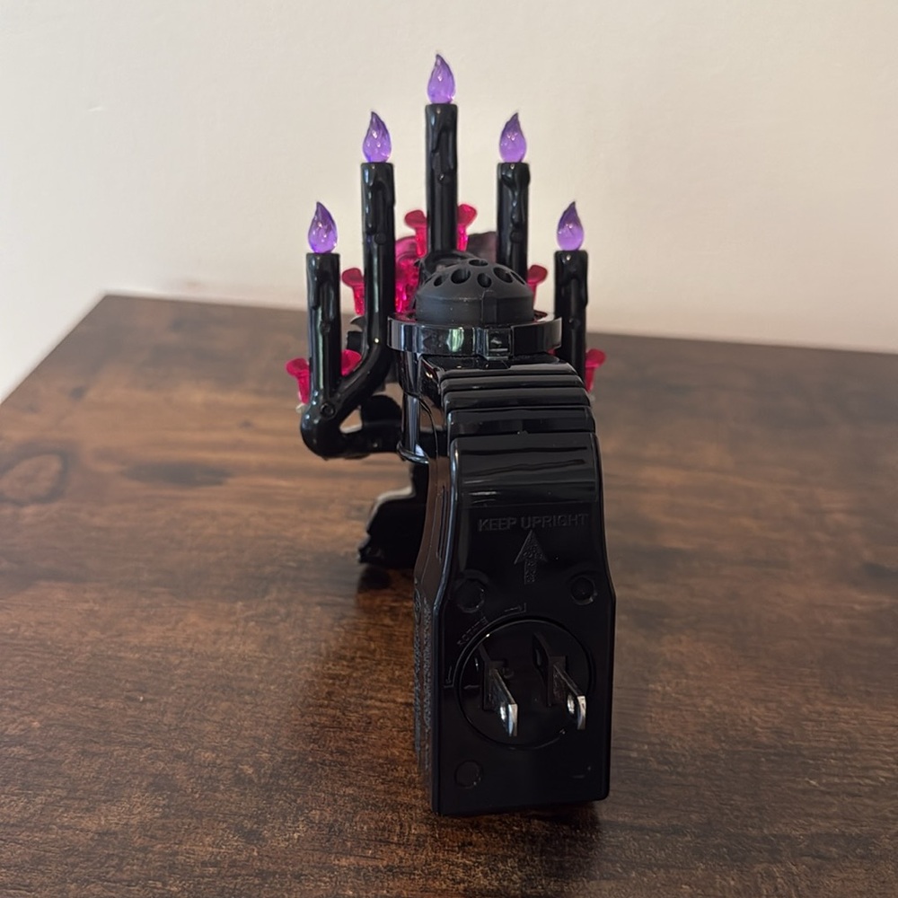 Bath & Body Works Creepy Candelabra Halloween Wallflower Plug In Light - Picture 5 of 6